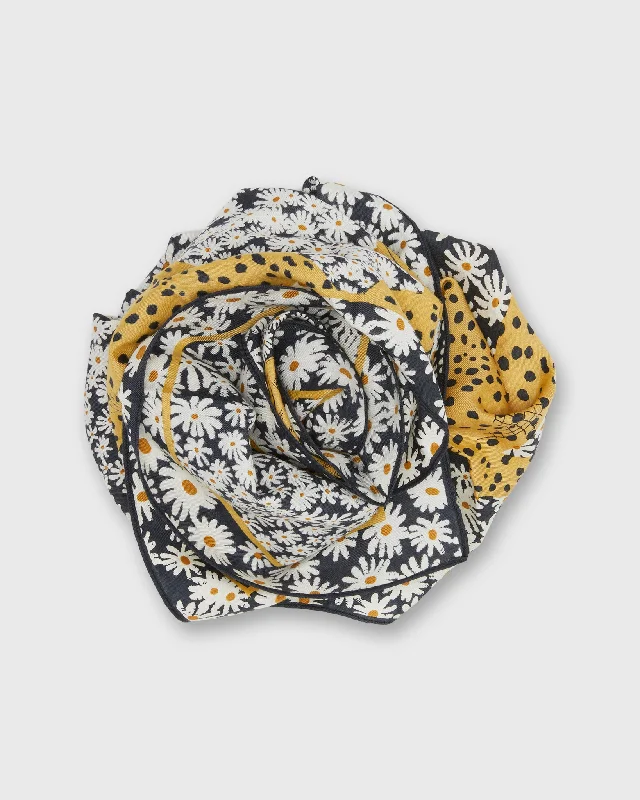 Pampa Daisy Square Scarf in Black