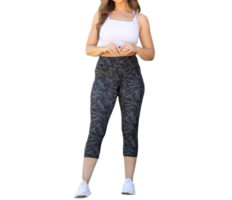 Capri Leggings With Pockets In Army Camo